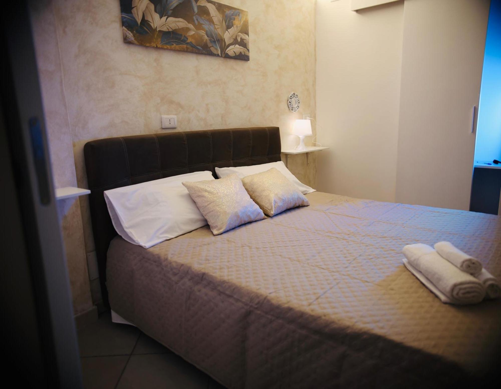Holiday House Plebiscito Катания Екстериор снимка